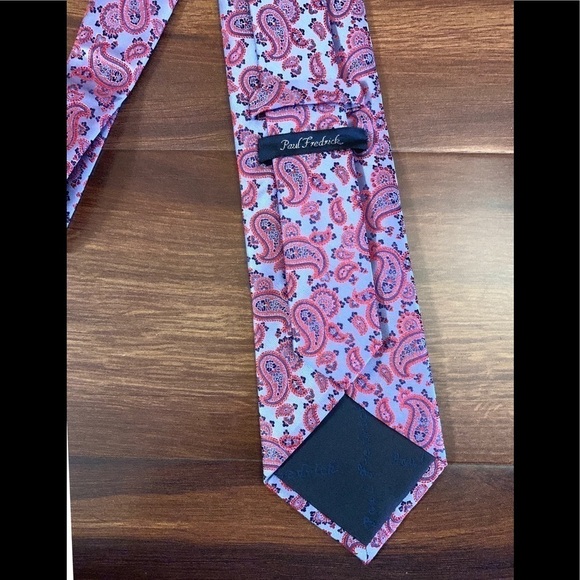 PAUL FREDRICK  Dressy 100% Silk Light Blue Paisley Necktie - Picture 3 of 9